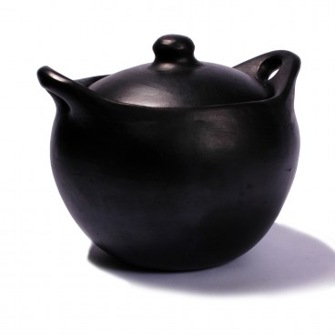 Colombian Black Clay Cooking pot l oval cooking pot l Ocasa